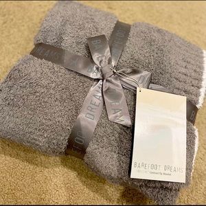NWT Barefoot Dreams blanket